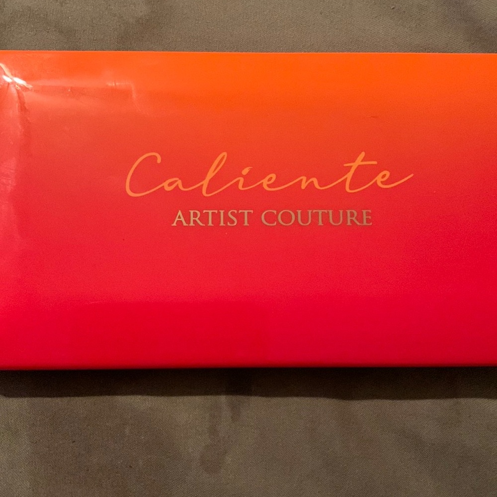 Artist Couture Caliente Eyeshadow Palette